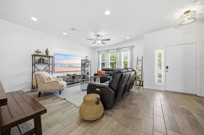 Image No.13-3 Bed Townhouse for sale