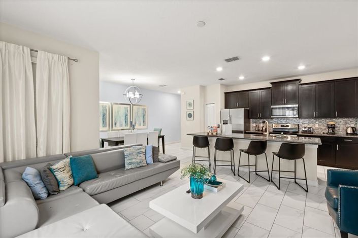 Image No.3-4 Bed Townhouse for sale