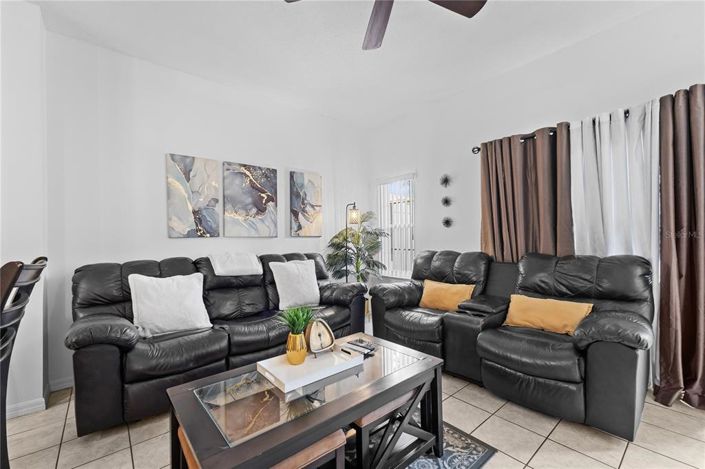 Image No.21-3 Bed Townhouse for sale