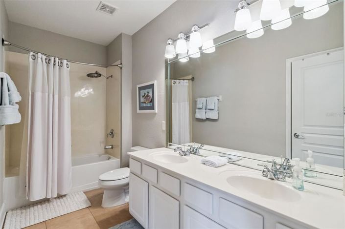 Image No.20-3 Bed Townhouse for sale