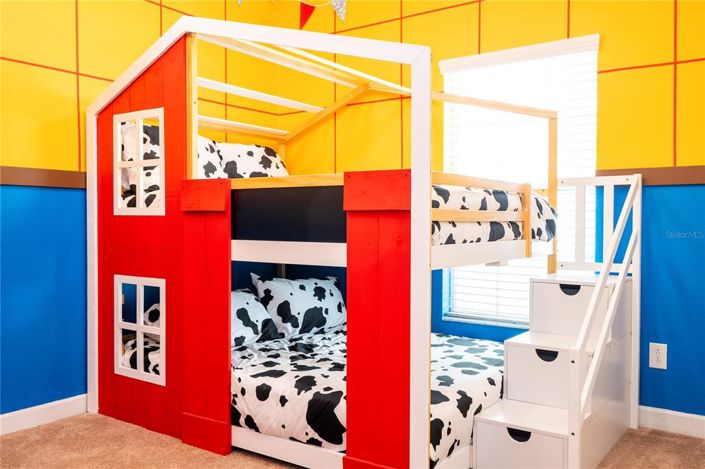 Image No.17-5 Bed Townhouse for sale