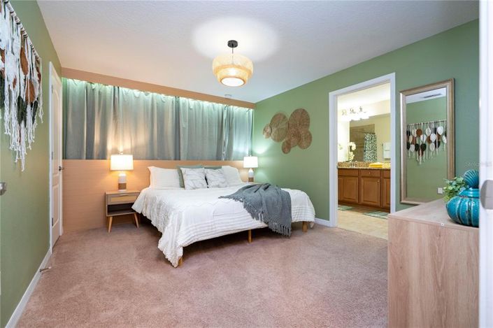 Image No.24-5 Bed Townhouse for sale