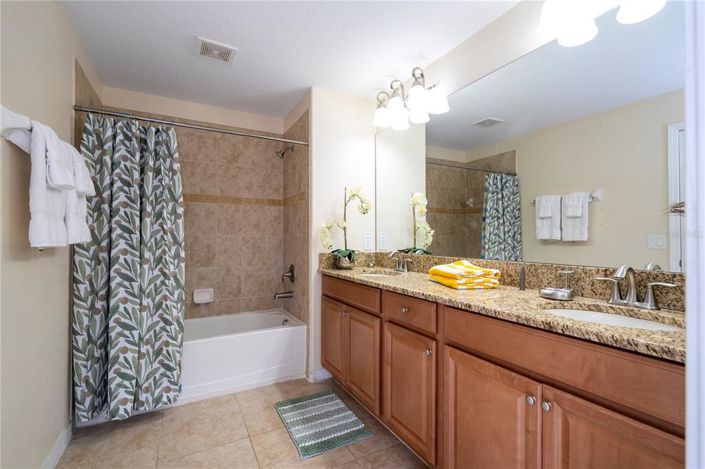 Image No.25-5 Bed Townhouse for sale