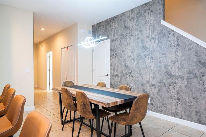 Image No.8-5 Bed Townhouse for sale