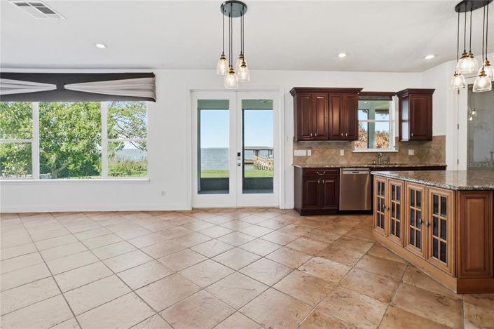 Image No.10-5 Bed House for sale