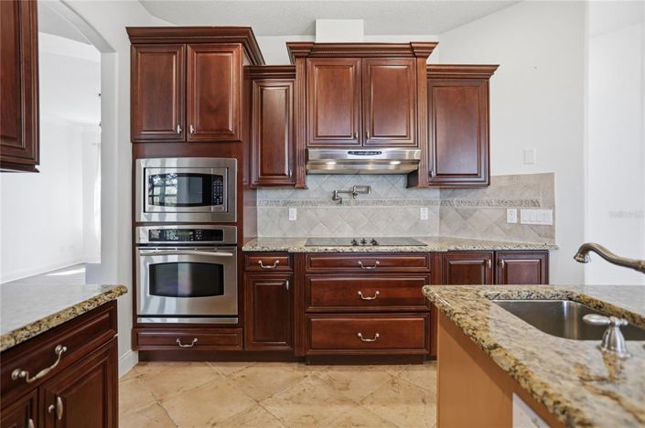 Image No.11-5 Bed House for sale