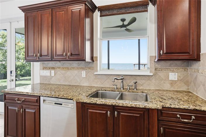 Image No.12-5 Bed House for sale