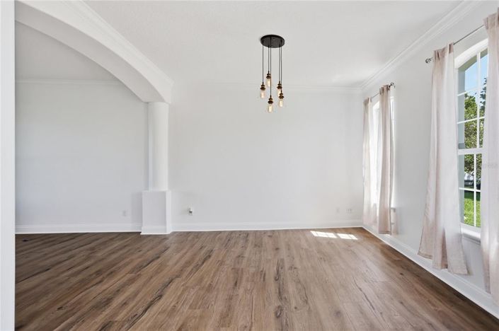 Image No.17-5 Bed House for sale