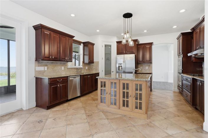 Image No.8-5 Bed House for sale