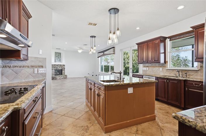 Image No.9-5 Bed House for sale