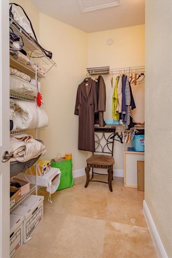 Image No.17-4 Bed House for sale