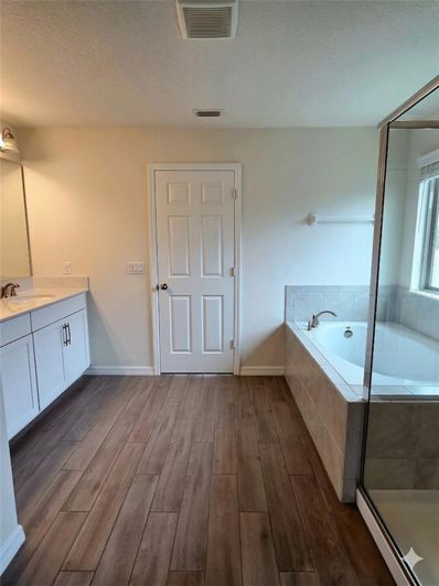 Image No.26-4 Bed House for sale