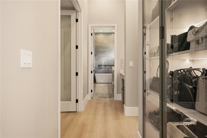 Image No.20-6 Bed House for sale