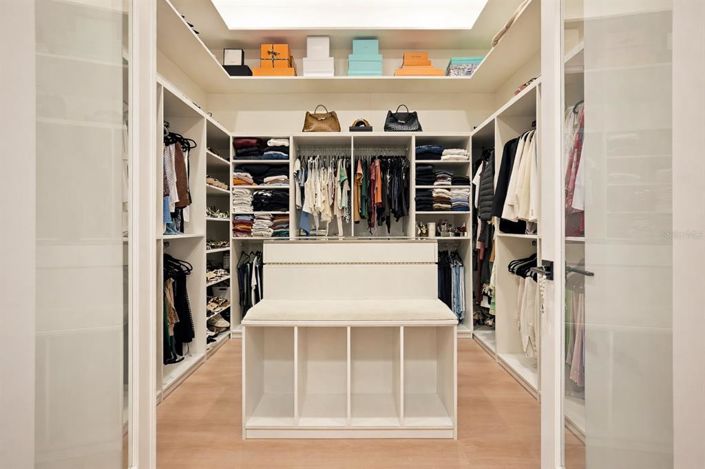 Image No.21-6 Bed House for sale