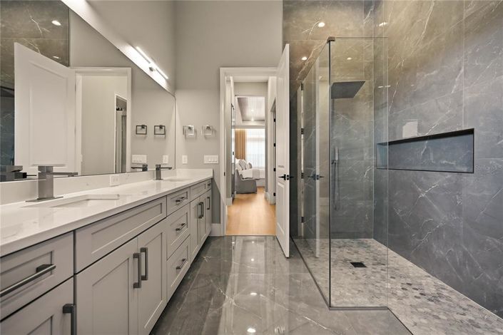 Image No.24-6 Bed House for sale