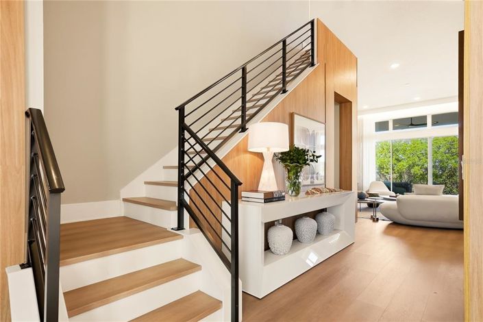 Image No.28-6 Bed House for sale