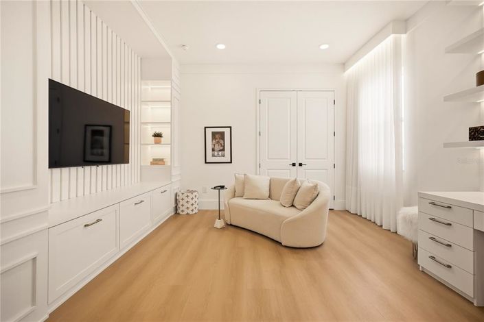 Image No.36-6 Bed House for sale