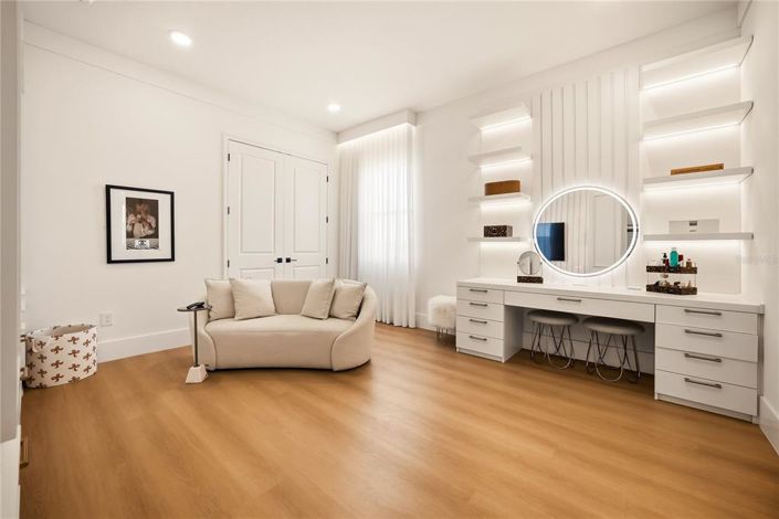 Image No.37-6 Bed House for sale