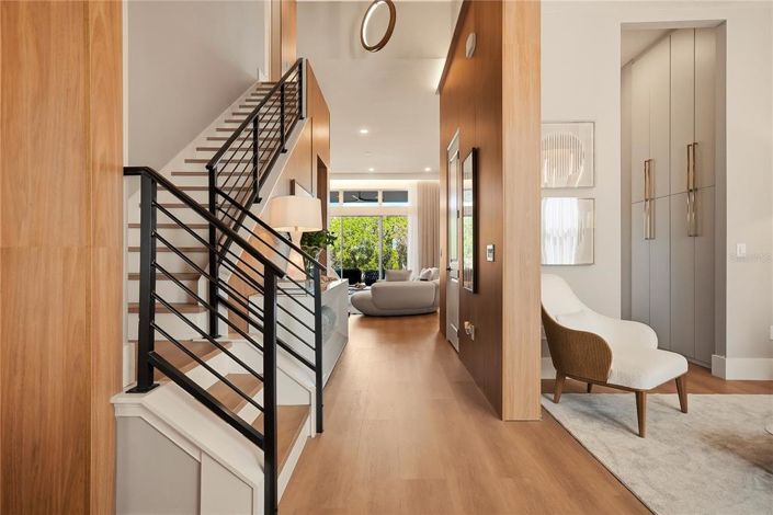 Image No.4-6 Bed House for sale