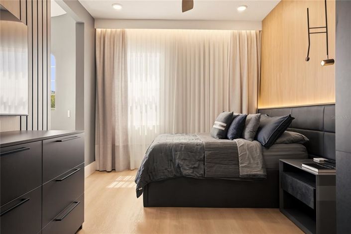 Image No.40-6 Bed House for sale