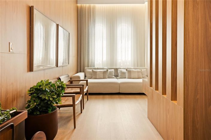 Image No.7-6 Bed House for sale