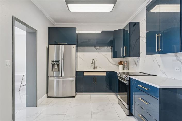 Image No.12-6 Bed House for sale