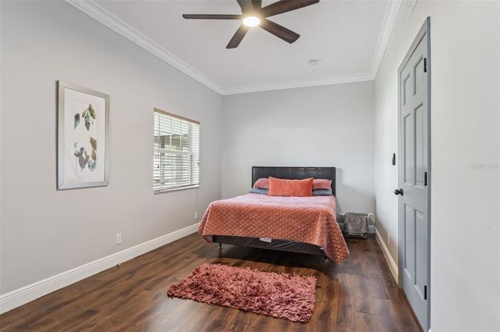 Image No.17-6 Bed House for sale