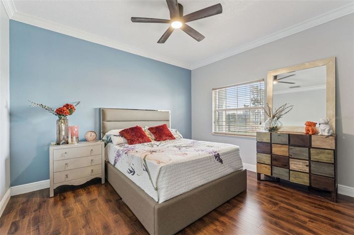 Image No.18-6 Bed House for sale