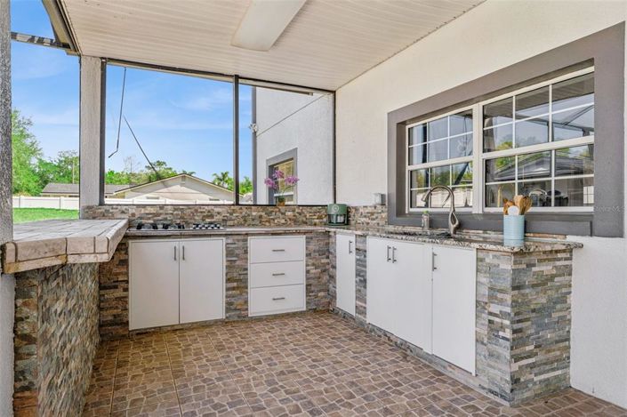 Image No.28-6 Bed House for sale