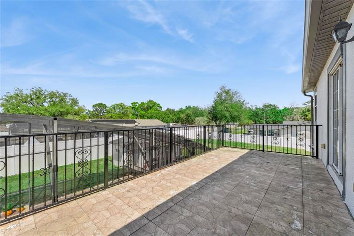 Image No.32-6 Bed House for sale