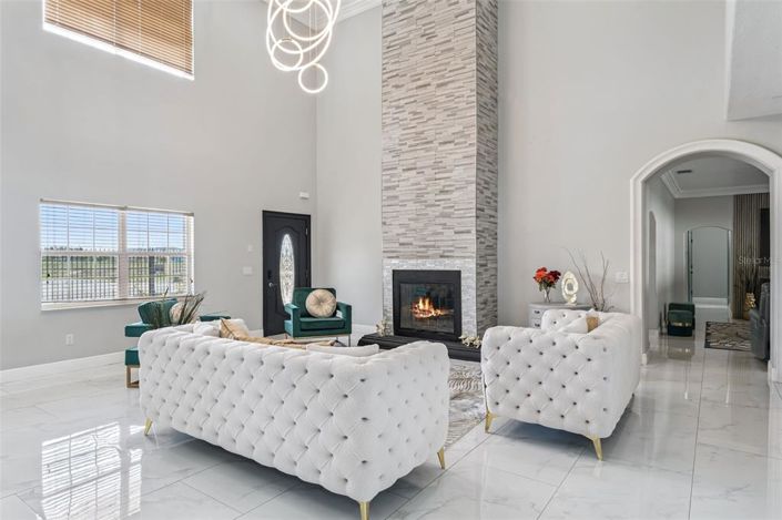 Image No.4-6 Bed House for sale