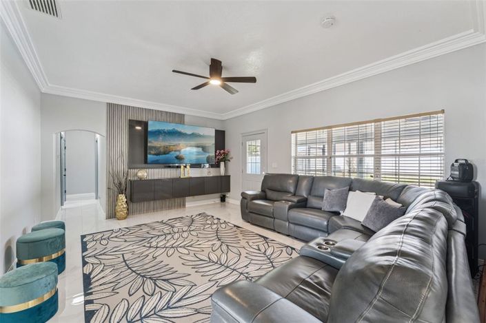 Image No.7-6 Bed House for sale