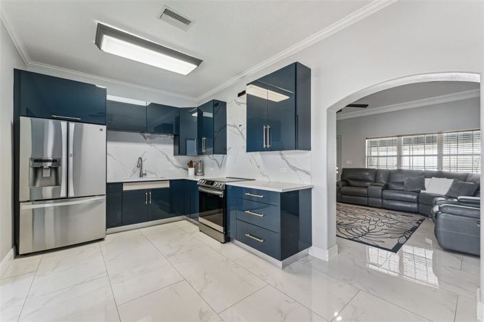 Image No.9-6 Bed House for sale