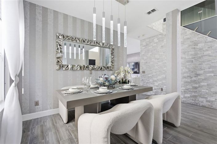 Image No.17-4 Bed House for sale