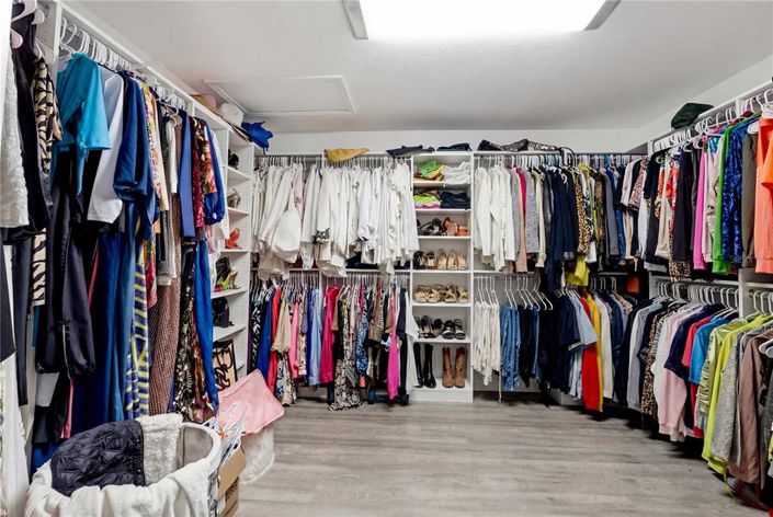 Image No.25-4 Bed House for sale