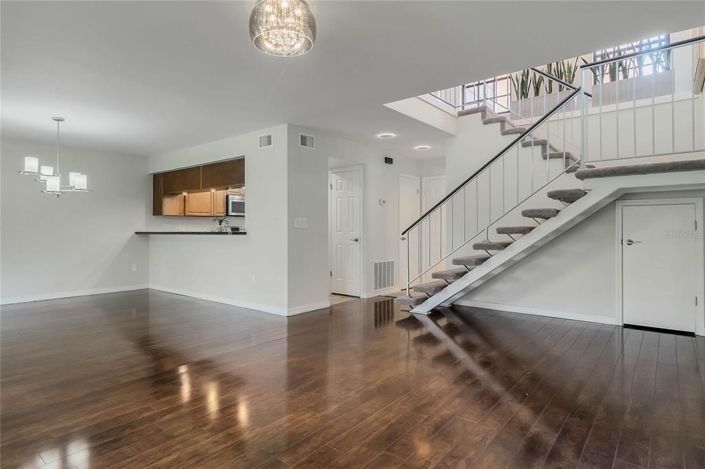 Image No.5-3 Bed Townhouse for sale