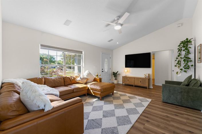 Image No.11-3 Bed House for sale