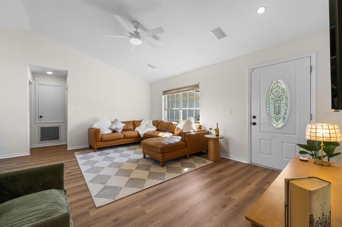 Image No.8-3 Bed House for sale