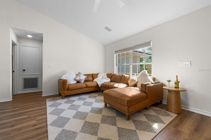 Image No.9-3 Bed House for sale