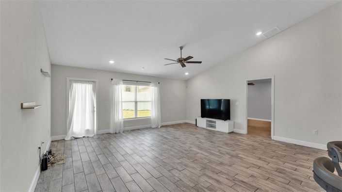 Image No.10-4 Bed House for sale