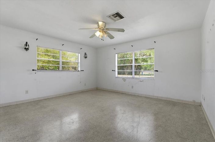 Image No.12-2 Bed House for sale