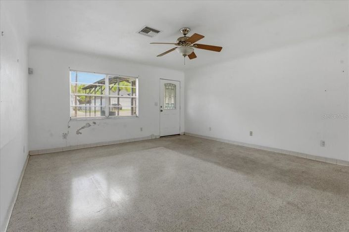 Image No.3-2 Bed House for sale