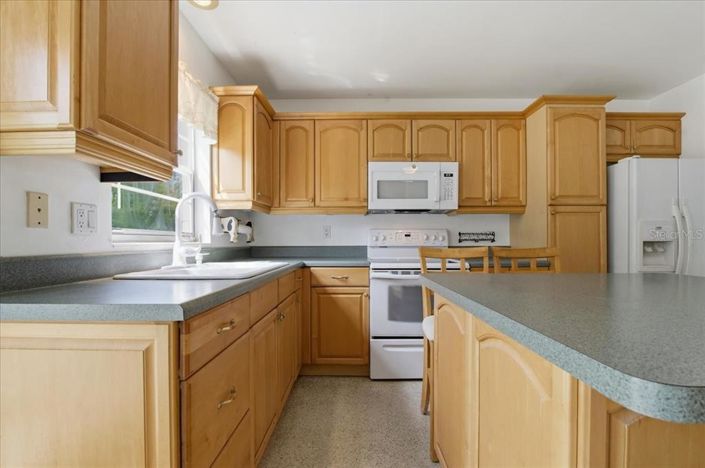 Image No.8-2 Bed House for sale