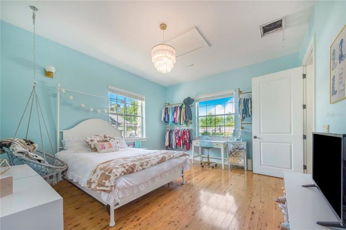 Image No.38-5 Bed House for sale