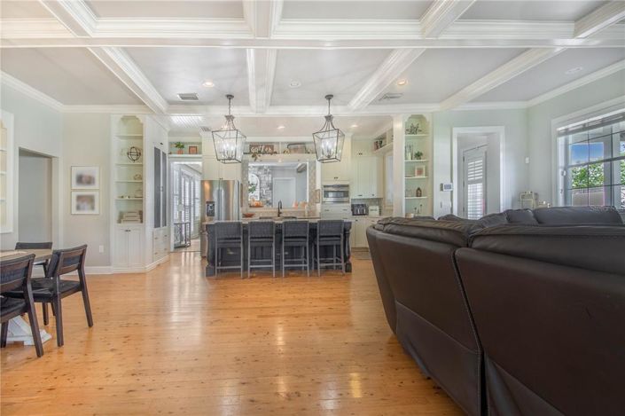 Image No.8-5 Bed House for sale