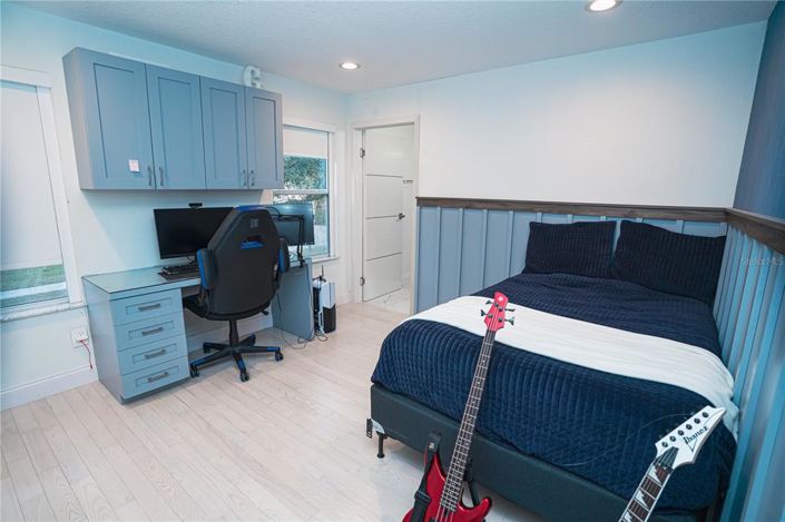 Image No.24-5 Bed House for sale