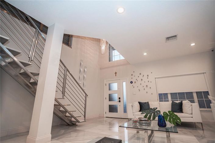 Image No.8-5 Bed House for sale