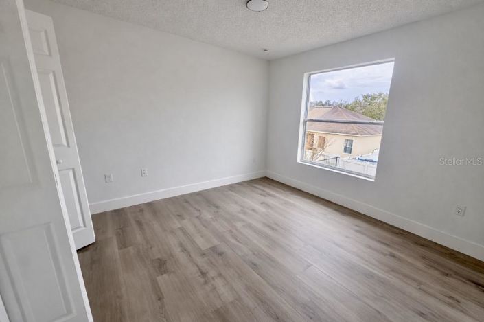 Image No.11-5 Bed House for sale