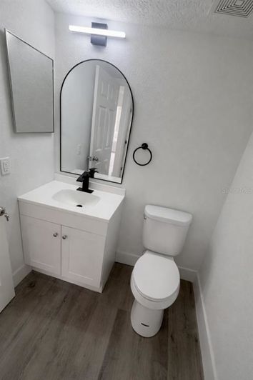 Image No.17-5 Bed House for sale