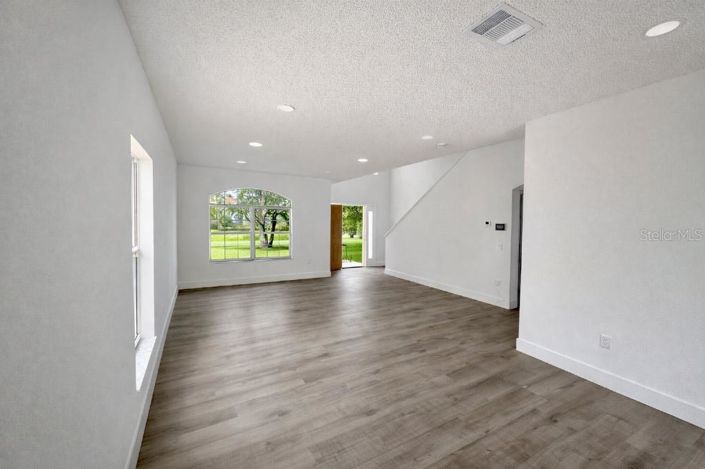 Image No.3-5 Bed House for sale